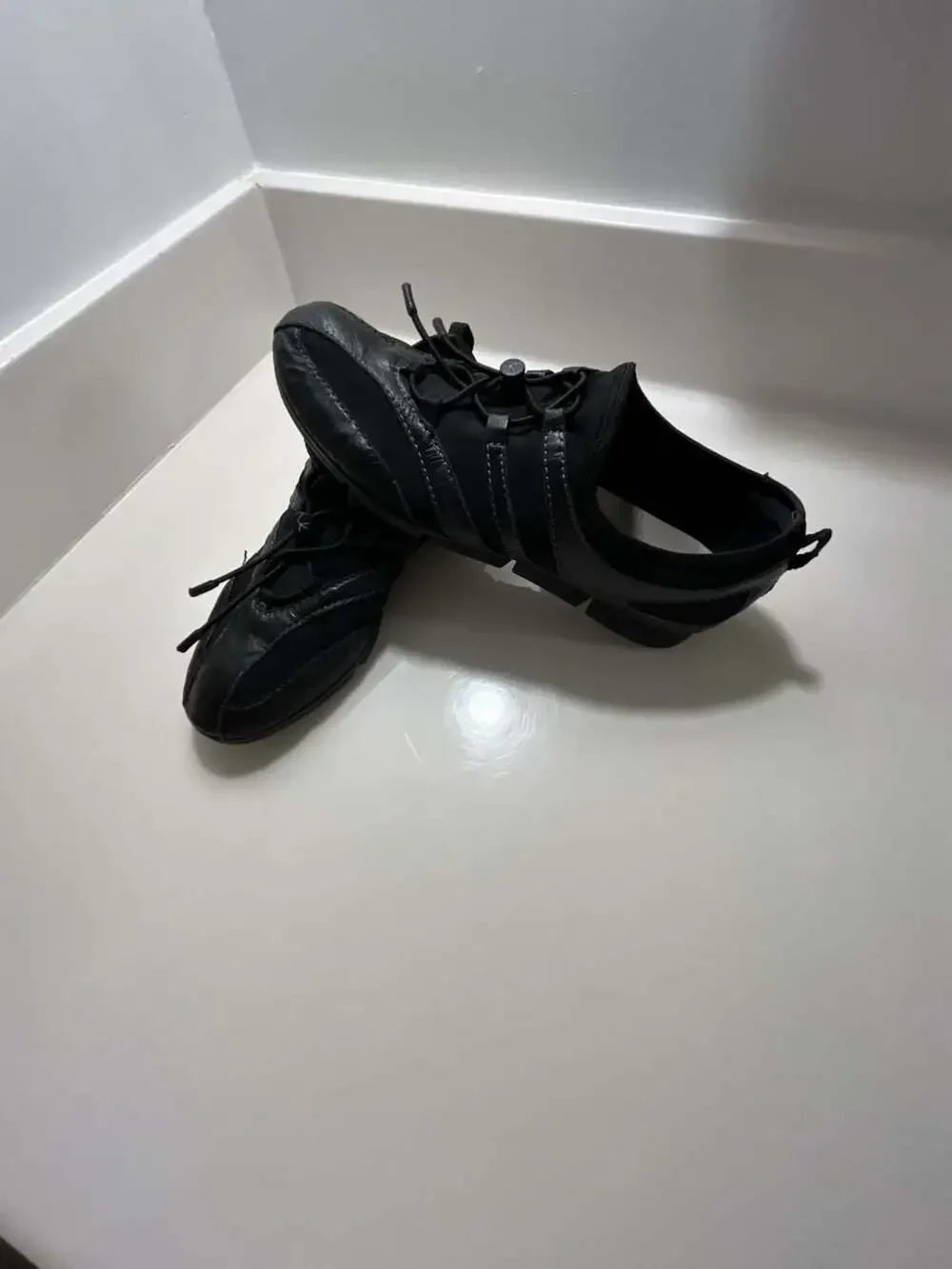 Liz Claiborne Women's Black Lightweight Comfort Sport Sneakers with Bungee Lacin